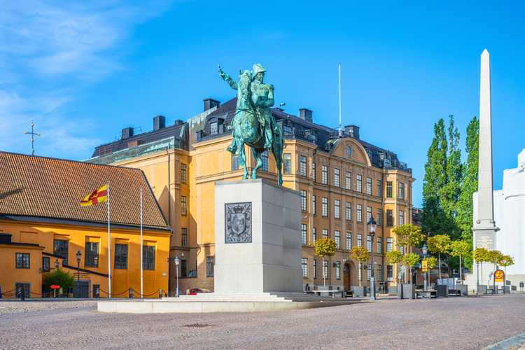 Upptäck Stockholm med officiella hop-on hop-off bussturer – Flexibla rutter, ikoniska monument och panoramautsikt över staden 2026