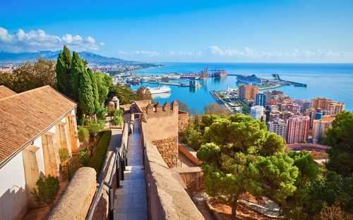 Sightseeingbuss vid Alcazaba i Málaga