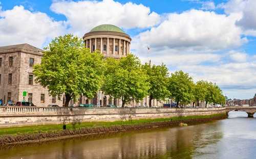 Sightseeingbuss med öppet tak i Dublin